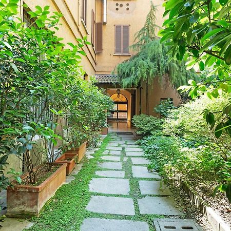 Appartement Renovated Penthouse Duomo & Via Torino à Milan Extérieur photo