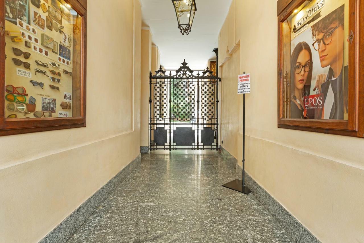 Appartement Renovated Penthouse Duomo & Via Torino à Milan Extérieur photo