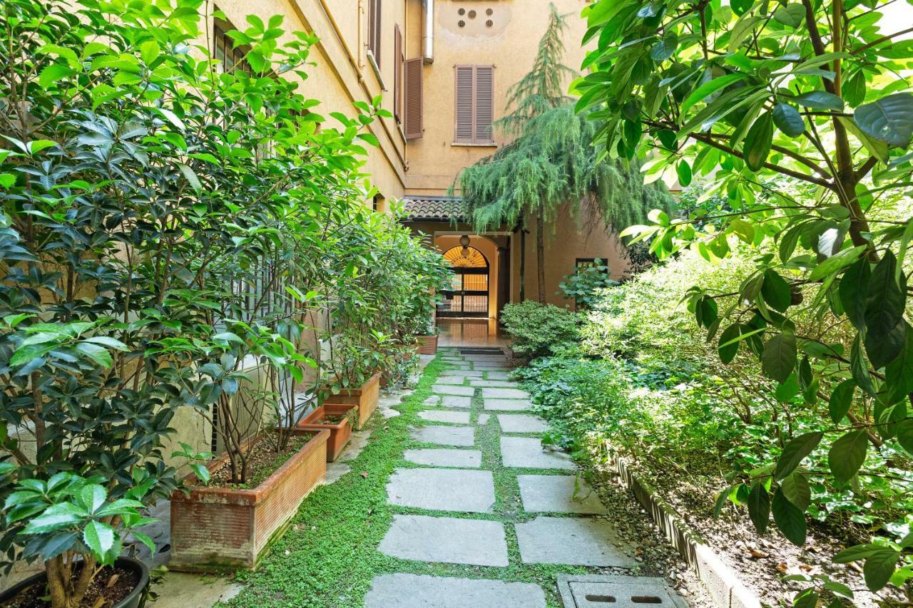 Appartement Renovated Penthouse Duomo & Via Torino à Milan Extérieur photo