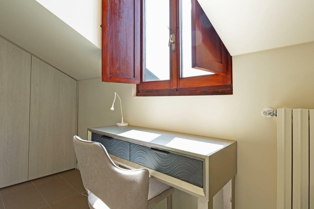 Appartement Renovated Penthouse Duomo & Via Torino à Milan Extérieur photo