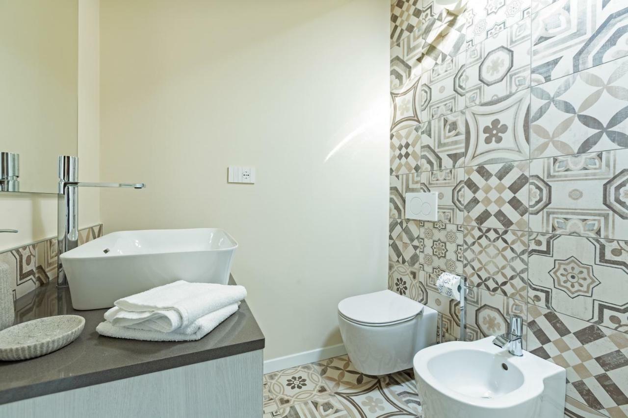 Appartement Renovated Penthouse Duomo & Via Torino à Milan Extérieur photo